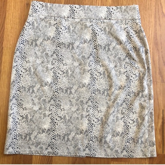 🐍🖤Alice Blue Rattlesnake Print Skirt - Picture 7 of 11